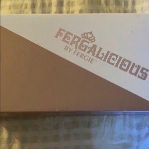 Fergalicious Shortly, Rainbow Snk